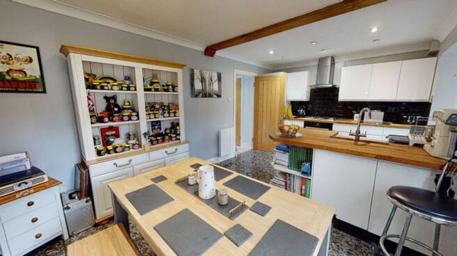 KITCHEN/DINING ROOM