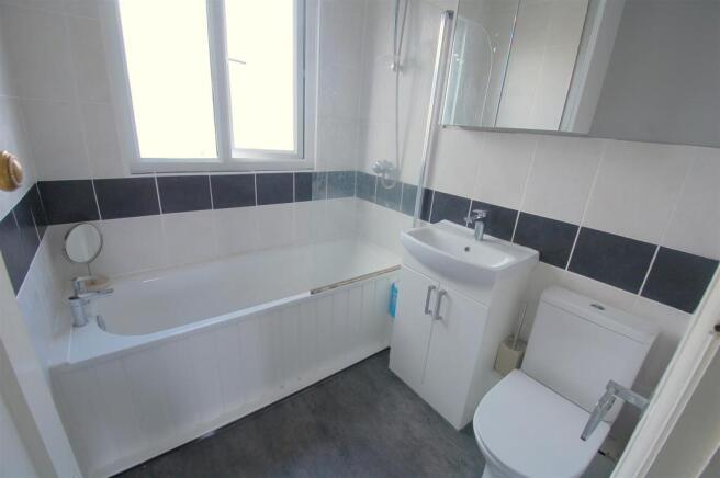 Family Bathroom.jpg