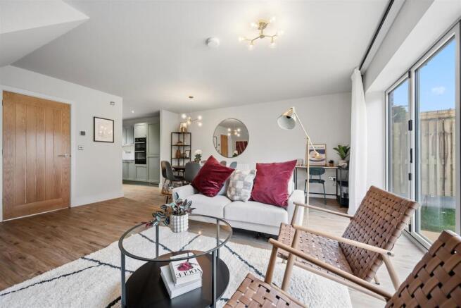 Lounge towards Kitchen.jpg