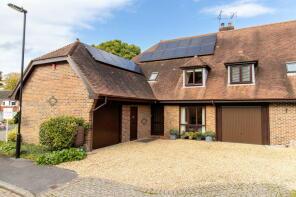 1, Langtons Court, Alresford SO24 9UE