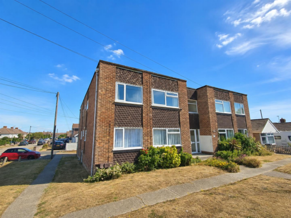 1-bed flat on South Coast Road, Peacehaven, £165,000