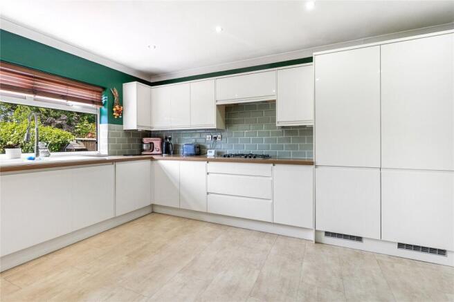 4 bed Semi-Detached for sale Image 11