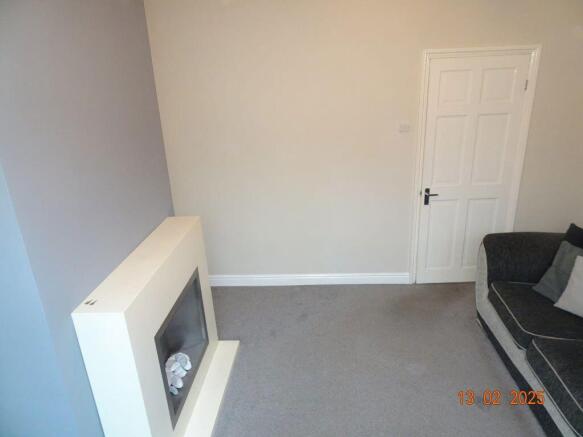 2 bed Terraced to rent Image 8