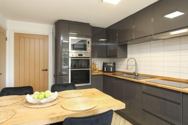 4 bed Town House for sale Image 7