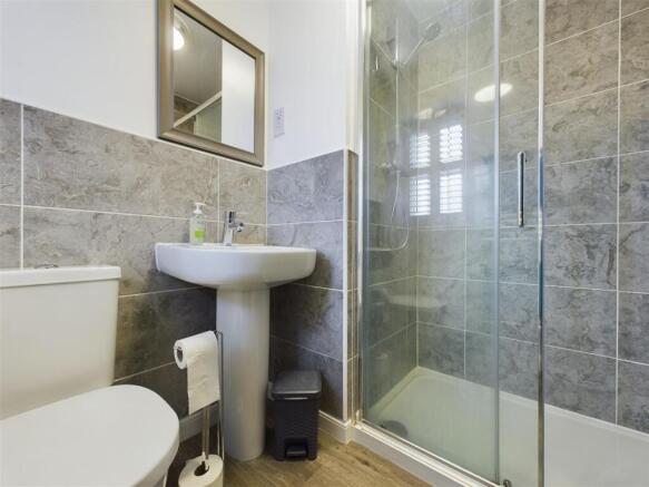 MASTER EN-SUITE