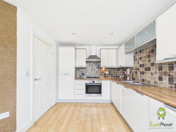 EweMove Basingstoke Highpath Way Kitchen