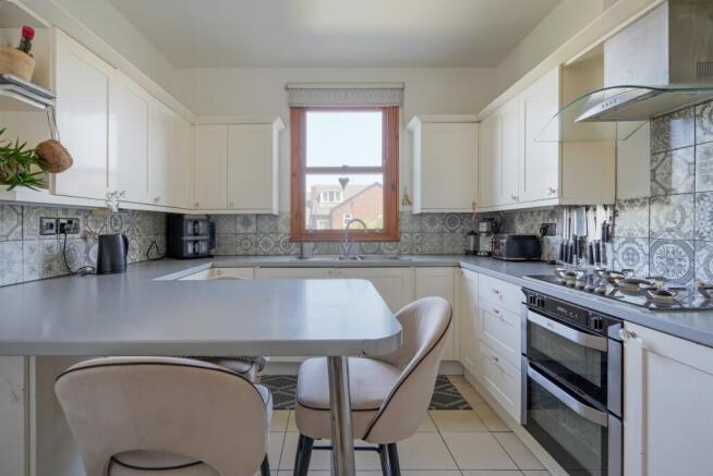 5 bed Semi-Detached for sale Image 10