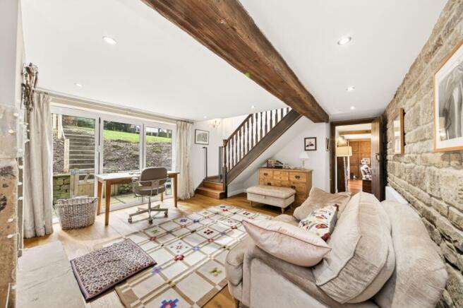 5 bed Detached for sale Image 10