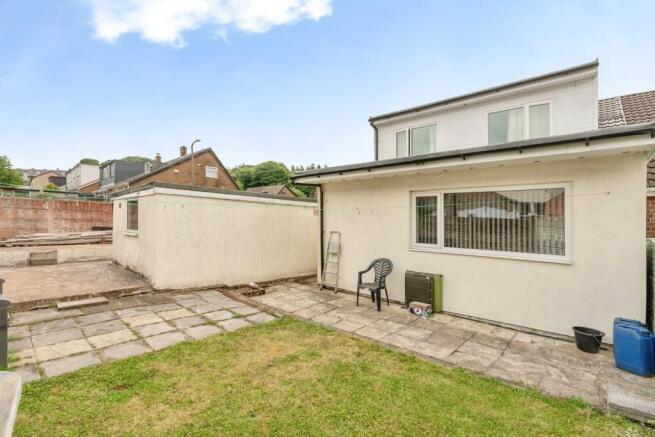 5 bed Semi-Detached for sale Image 4