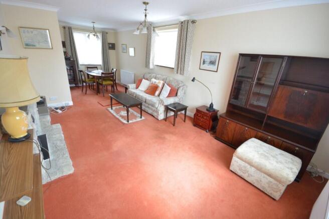 LOUNGE/DINING ROOM