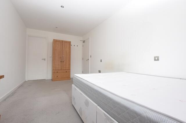2 bed Apartment to rent Image 7