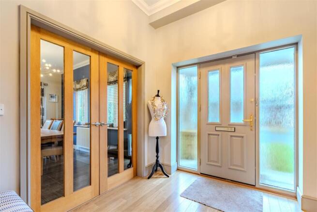 6 bed Detached for sale Image 7