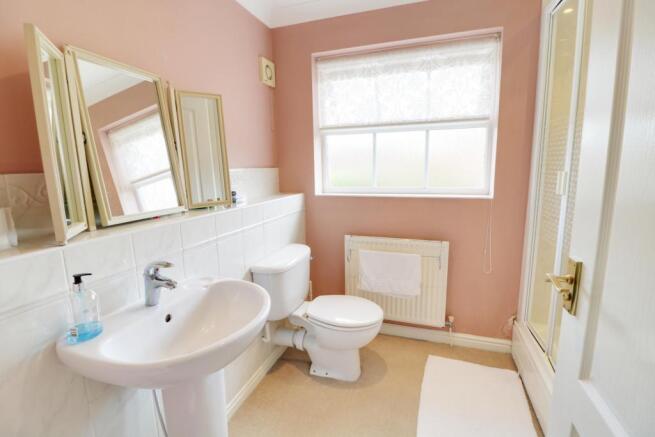 EN-SUITE SHOWER 