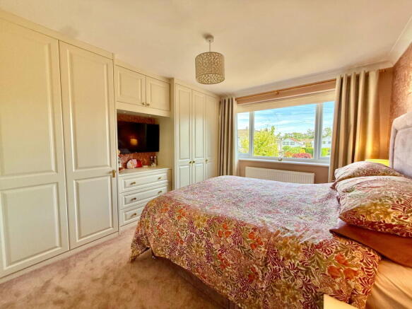 4 bed Detached for sale Image 12