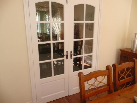 DOORS TO LOUNGE