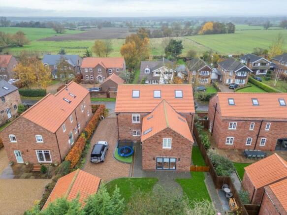 6 bed Detached for sale Image 4