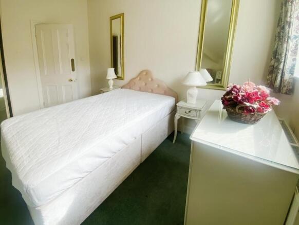 2 bed Apartment to rent Image 4