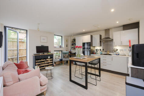 Worple Road, Wimbledon, SW19