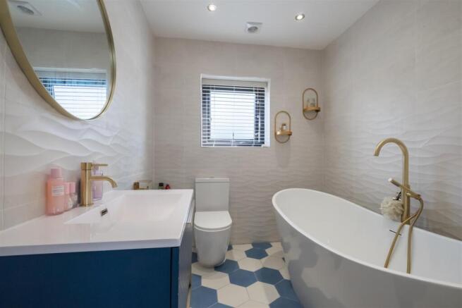 4 bed Detached for sale Image 12