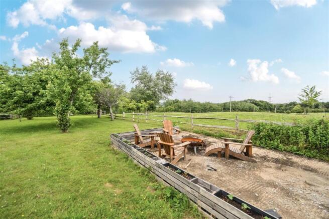 Garden orchard & firepit