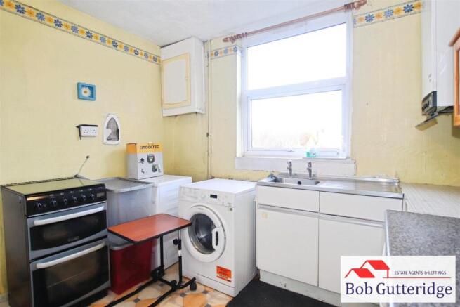 FITTED KITCHEN