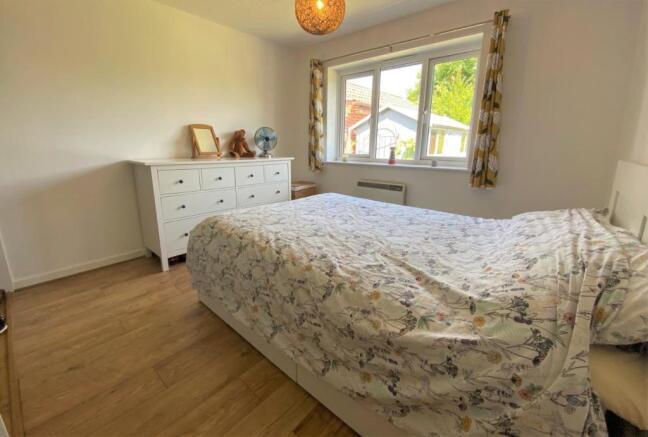 Bed 1.jpg