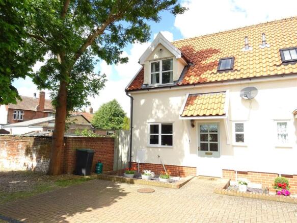 1 Hawks Mill Mews 014.jpg