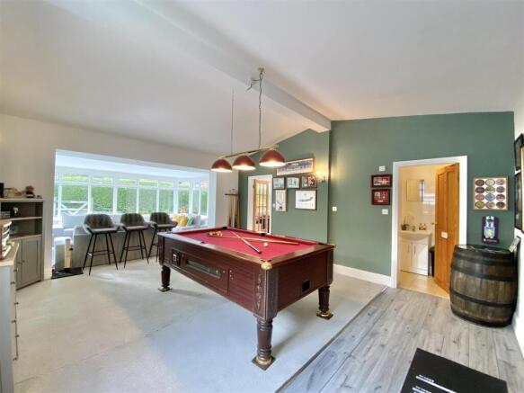 4 bed Semi-Detached for sale Image 9