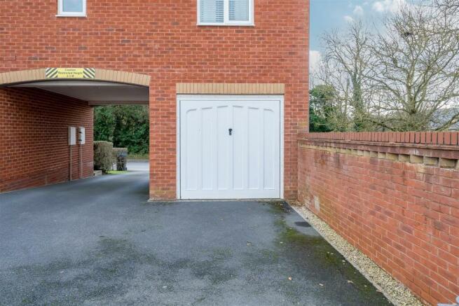 garage 82 Green Lane.jpg