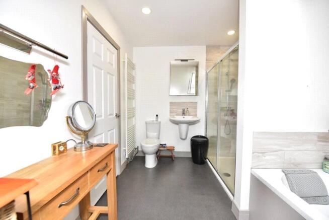 En-Suite Bathroom