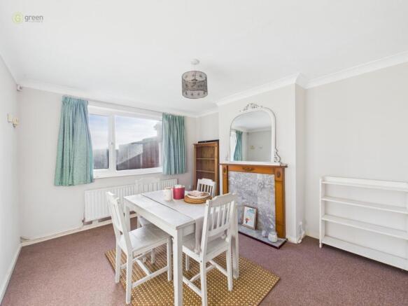 cam05591g0pr0127still004