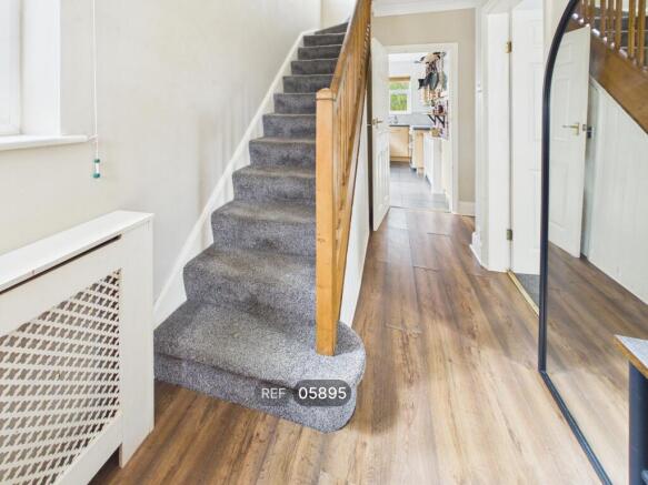 3 bed Semi-Detached to rent Image 3