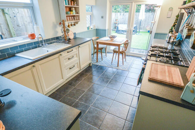 Kitchen/Breakfast...