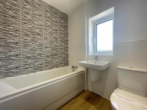 3 bed Semi-Detached to rent Image 5