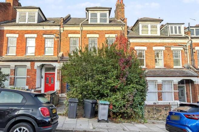 Studio flat on Flat D, 88 Hillfield Avenue, Hornsey, London, N8 7DN, £250,000