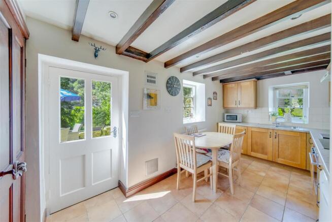 KITCHEN/DINING ROOM