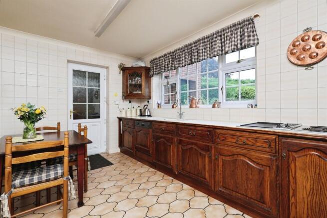 4 bed Detached for sale Image 7