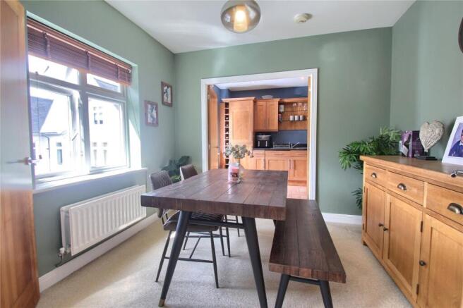 2 bed Flat for sale Image 5