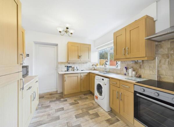 cam01698g0pr0156still003001