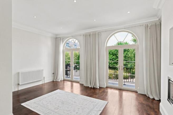 5 bed House to rent Image 4