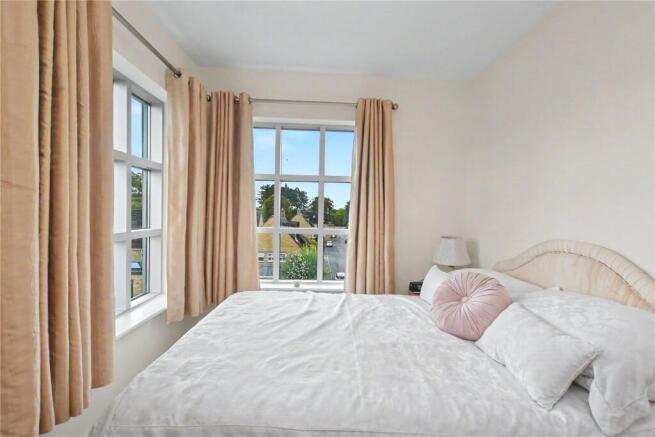 3 bed Apartment for sale Image 5