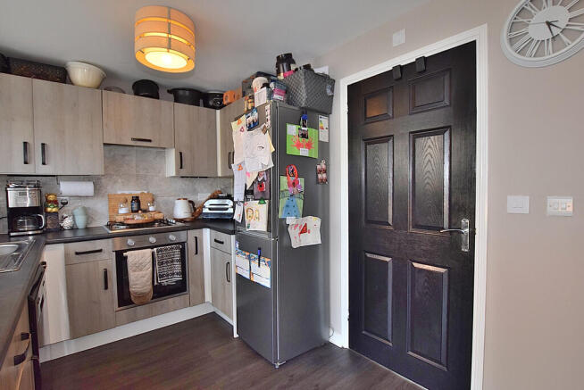 3 bed Semi-Detached to rent Image 8
