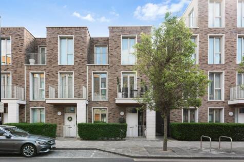 Starboard Way, Royal Wharf, E16