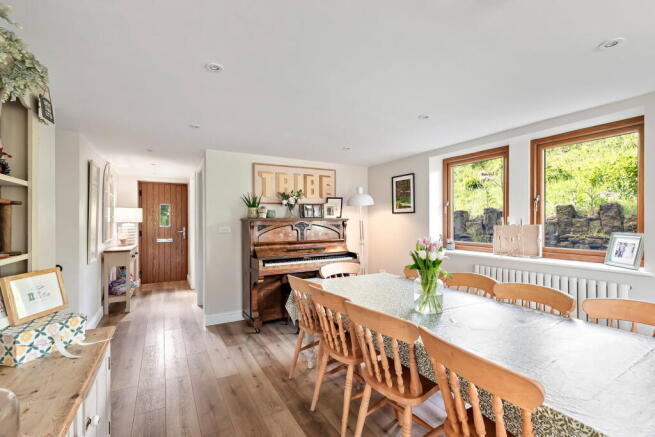 4 bed Semi-Detached for sale Image 7