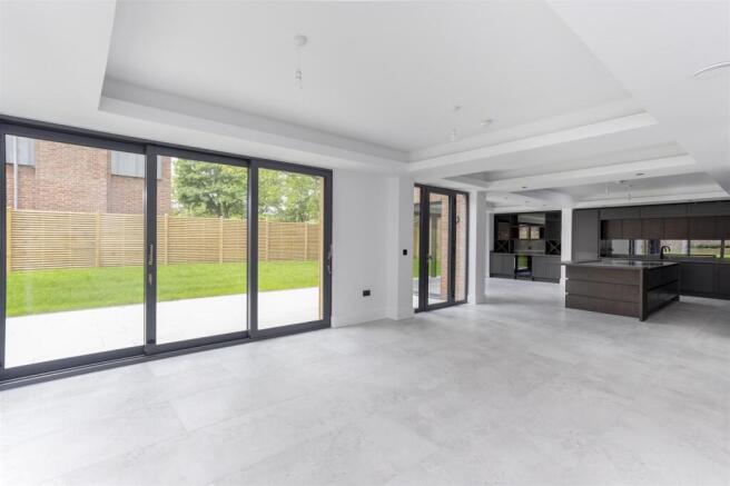 4 bed Detached for sale Image 10