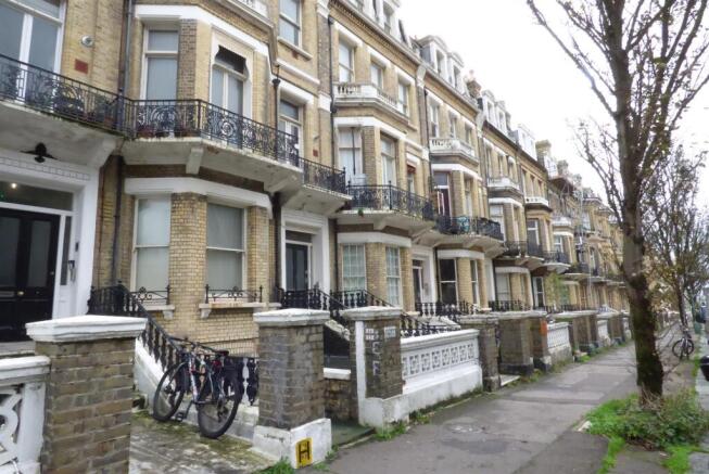 46e 1st AVe - Landscape south.JPG