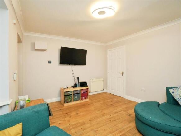 3 bed Semi-Detached for sale Image 5