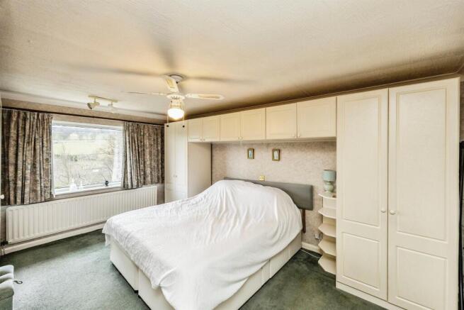 4 bed Semi-Detached for sale Image 12