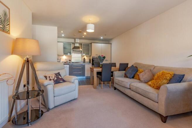 2 bed Flat for sale Image 4