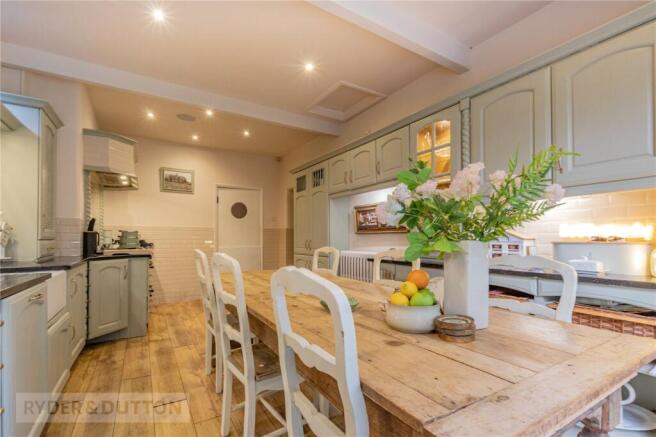 4 bed Detached for sale Image 12